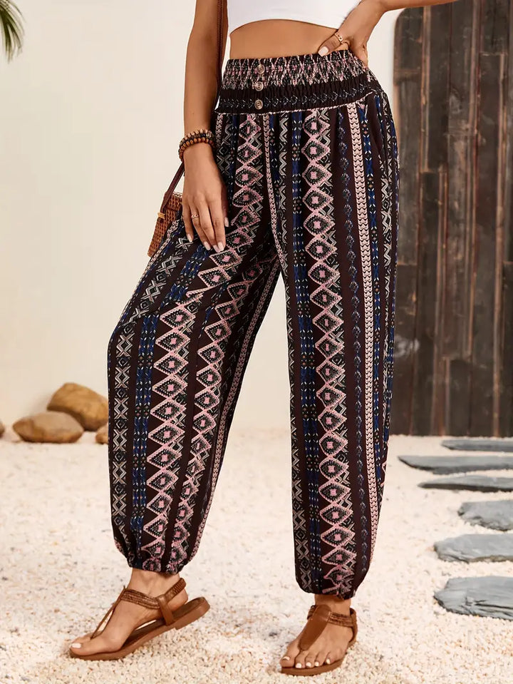 Boho-chic dámské kalhoty s grafickým potiskem – Solara