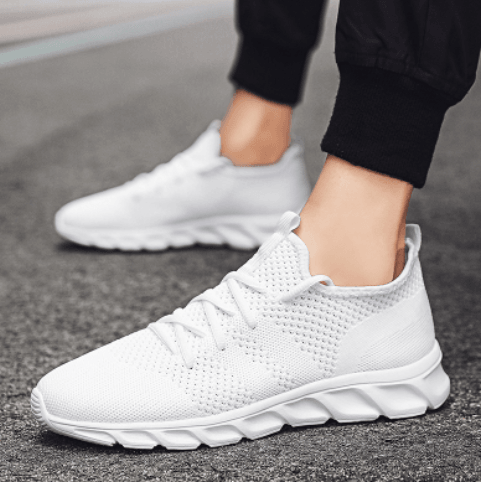 Weiße Sportschuhe für Herren, atmungsaktiv, leicht, ideal zum Laufen und Fitness.