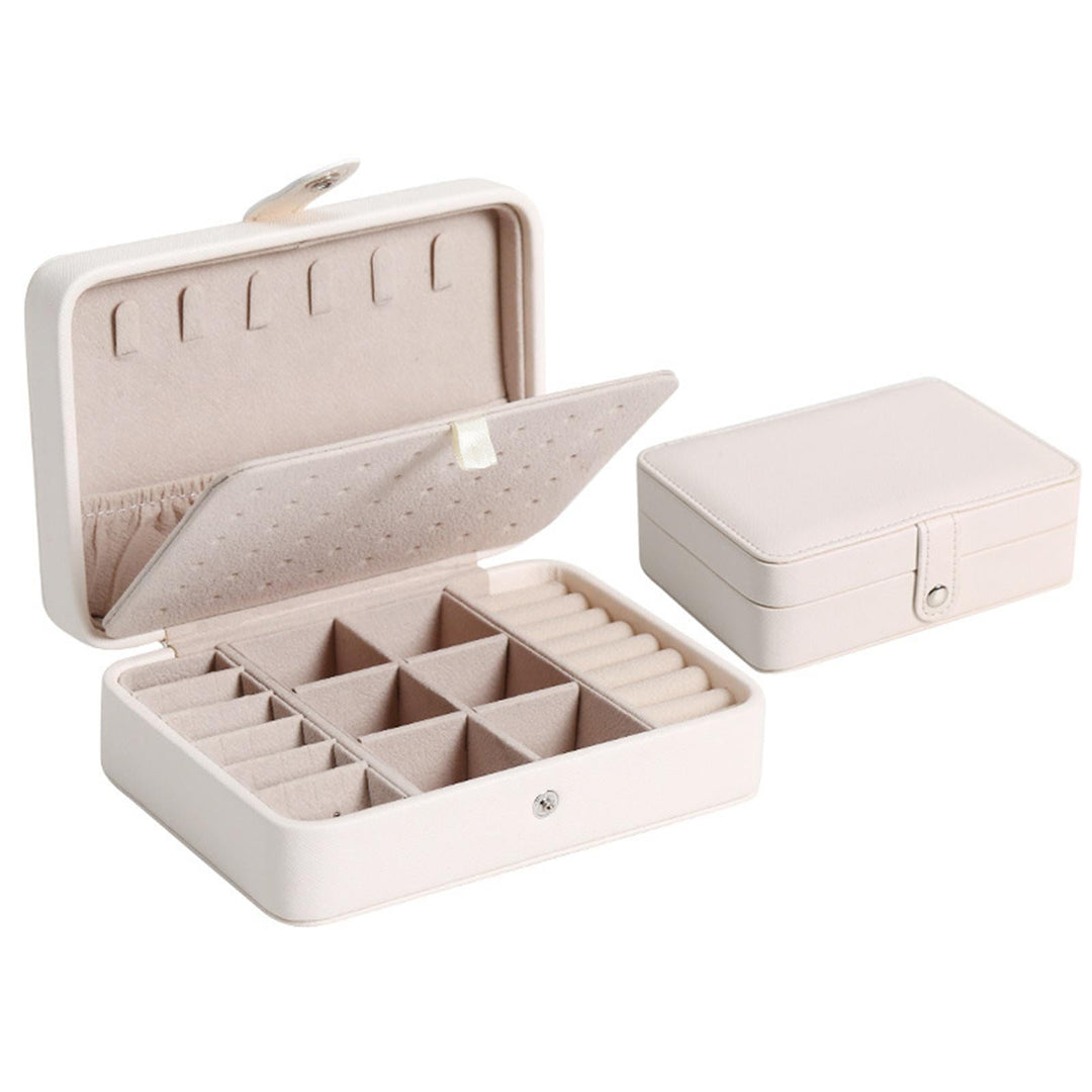 Beige Schmuckkästchen aus Leder mit Fächern, tragbar, ideal zur Schmuckaufbewahrung.