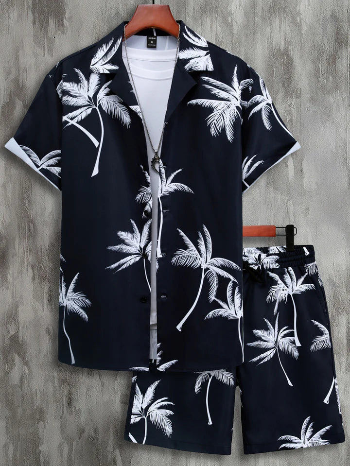 Schwarzes Hawaiihemd und Shorts Set mit weißen Palmen, Sommermode, tropisches Design.