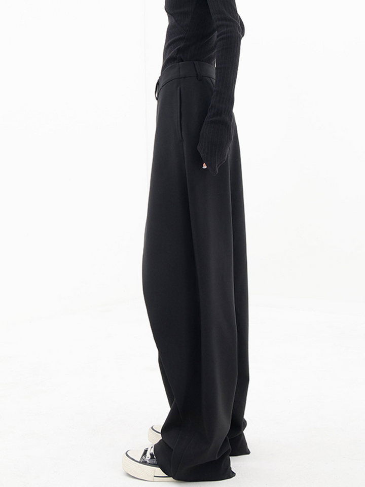 Schwarze weite Hose Damen, elegant, aus Baumwolle, seitliche Ansicht, modisch, bequem.