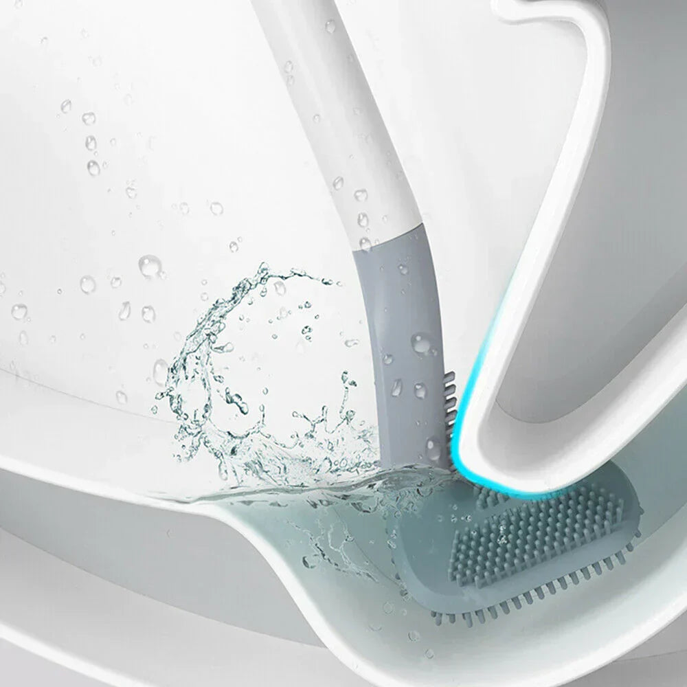 Weiße Silikon-Toilettenbürste mit flexiblem Kopf, Wasser spritzt, modernes Badzubehör.