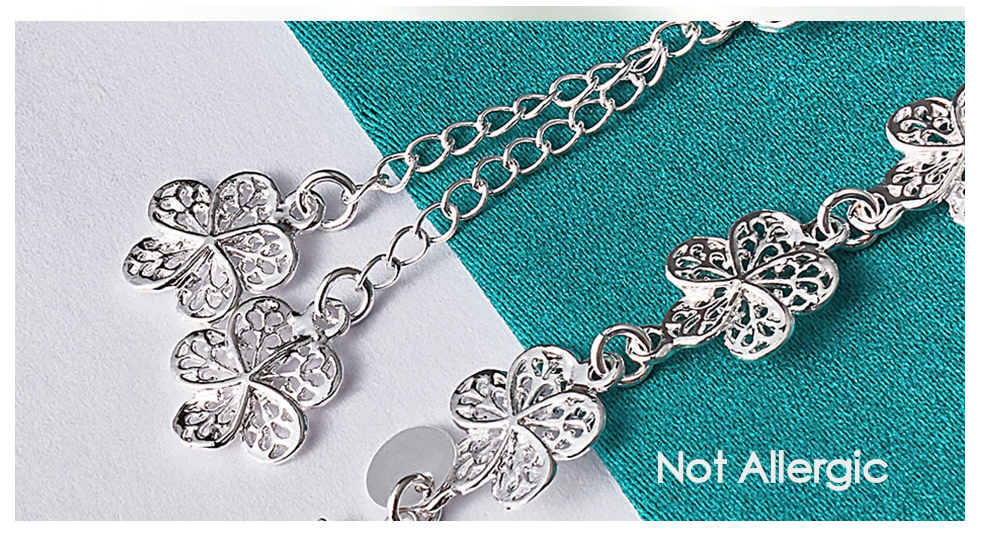 Silberne Kleeblatt-Halskette, filigranes Design, hypoallergen, modisches Schmuckstück.