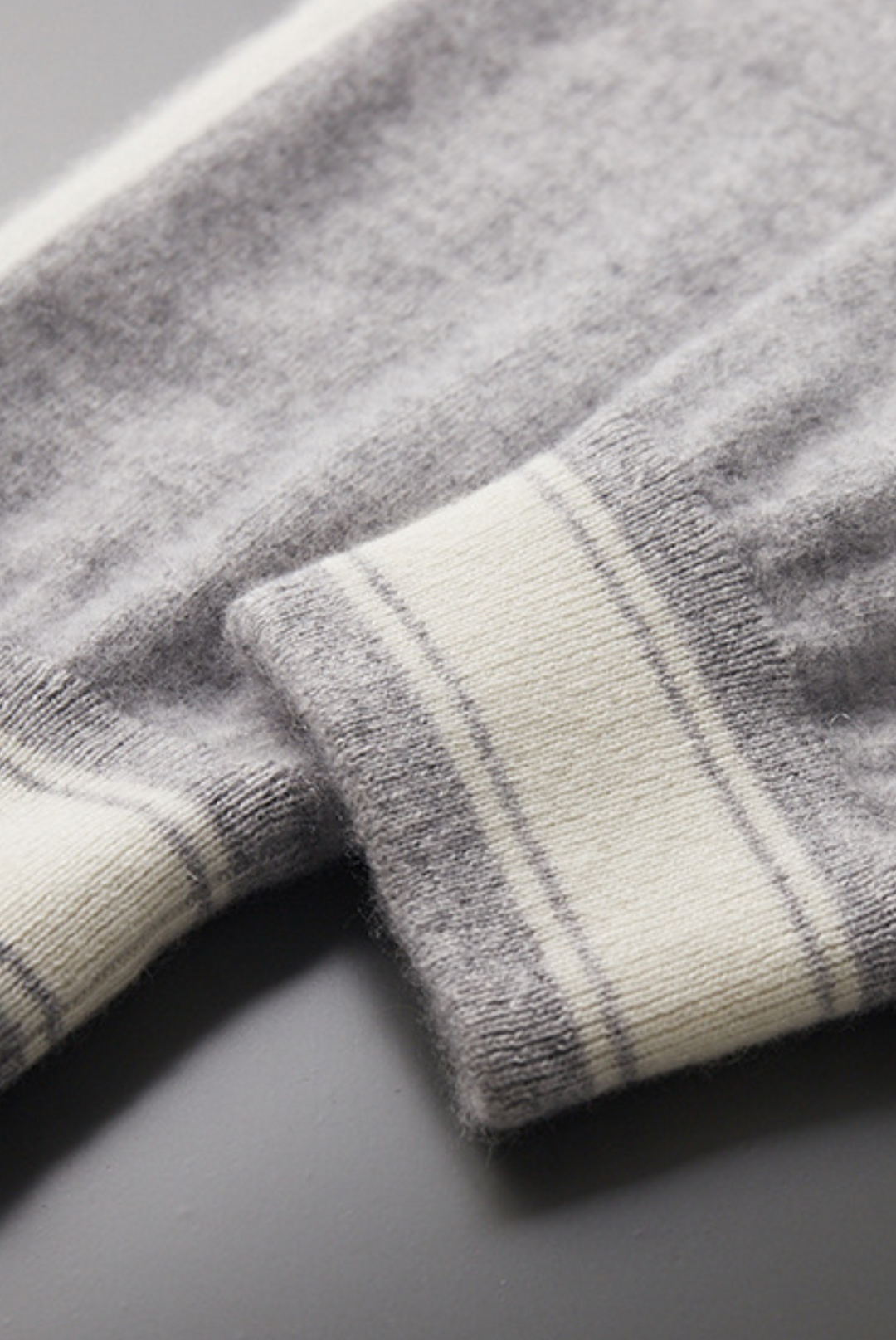 Světle šedý set z kašmírové merino vlny – Romano