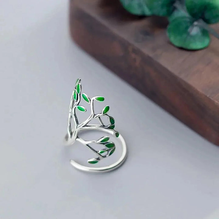Silberner Ring mit grünen Blättern, Pflanzenmotiv, Schmuck, Damen, modisch, elegant.