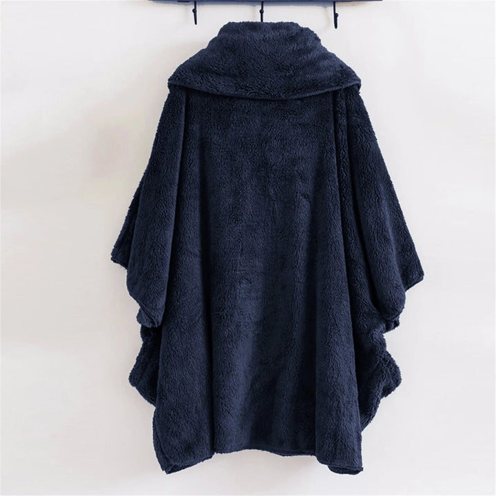 Dunkelblauer Fleece-Poncho, kuschelig, warm, ideal für kalte Tage, modisch und bequem.