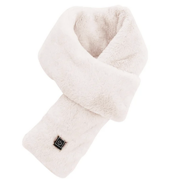 Weißer, flauschiger Schal aus Kunstfell, ideal für Wintermode und Kälteschutz.