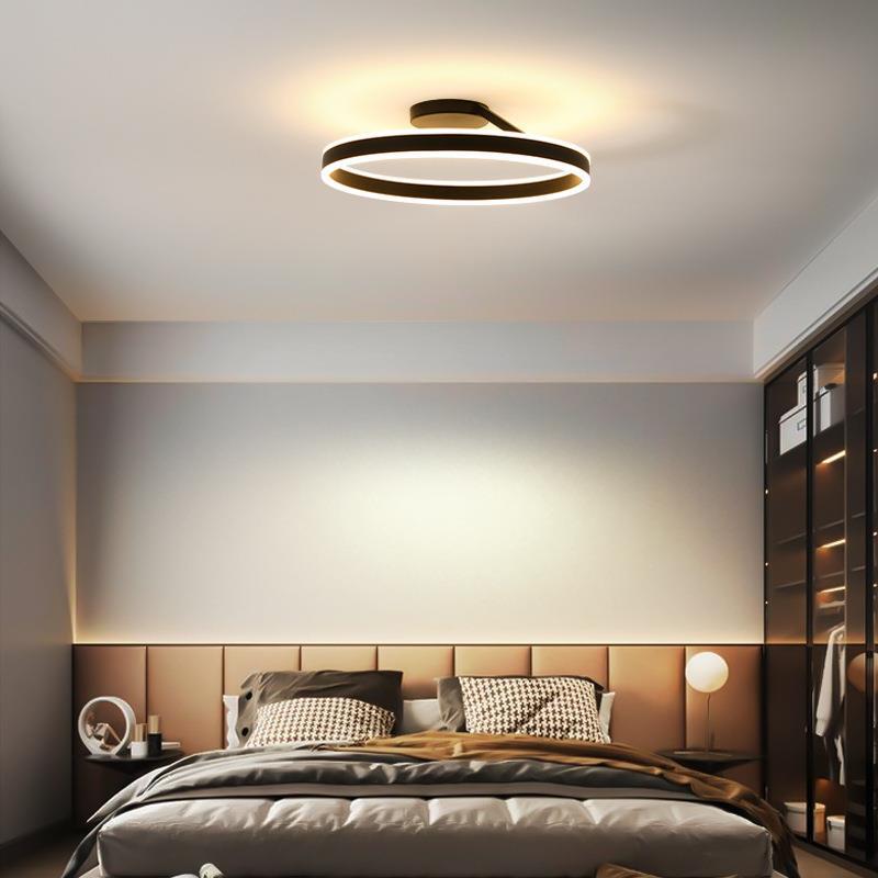 Moderne LED-Deckenleuchte im Schlafzimmer, schwarz, energiesparend, stilvolles Design.