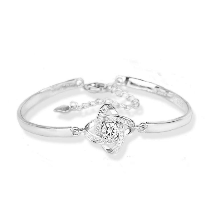 Silbernes Armband mit Kristall, elegantes Schmuckstück, Damenaccessoire, Geschenkidee.