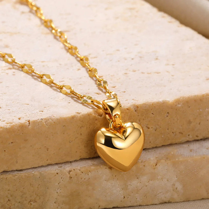 Goldene Herz-Halskette, glänzend, elegantes Design, Schmuck für Damen, Geschenkidee.