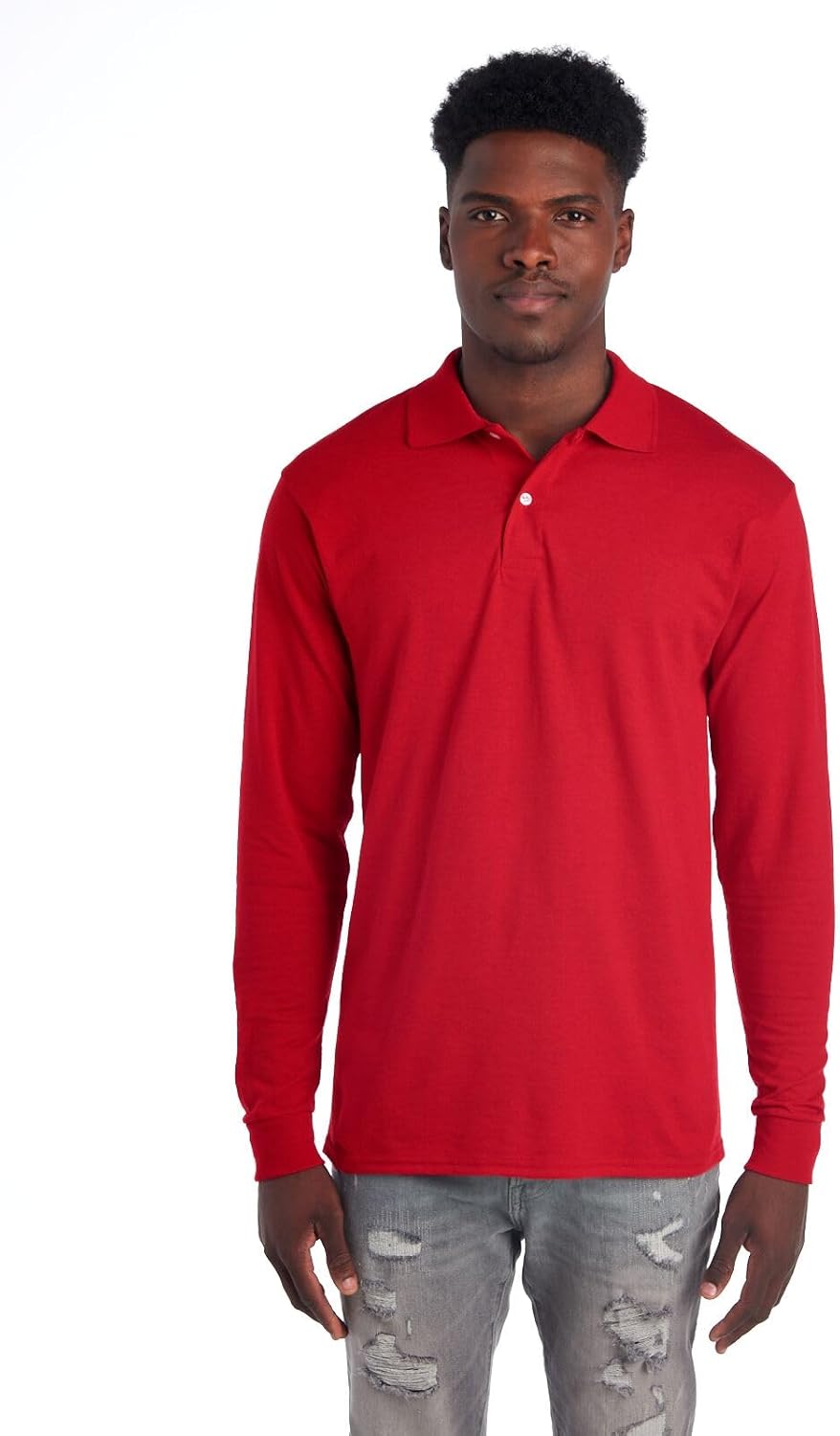 Mann im roten Langarm-Poloshirt, Jeans, Mode, Freizeitkleidung, Herrenbekleidung.