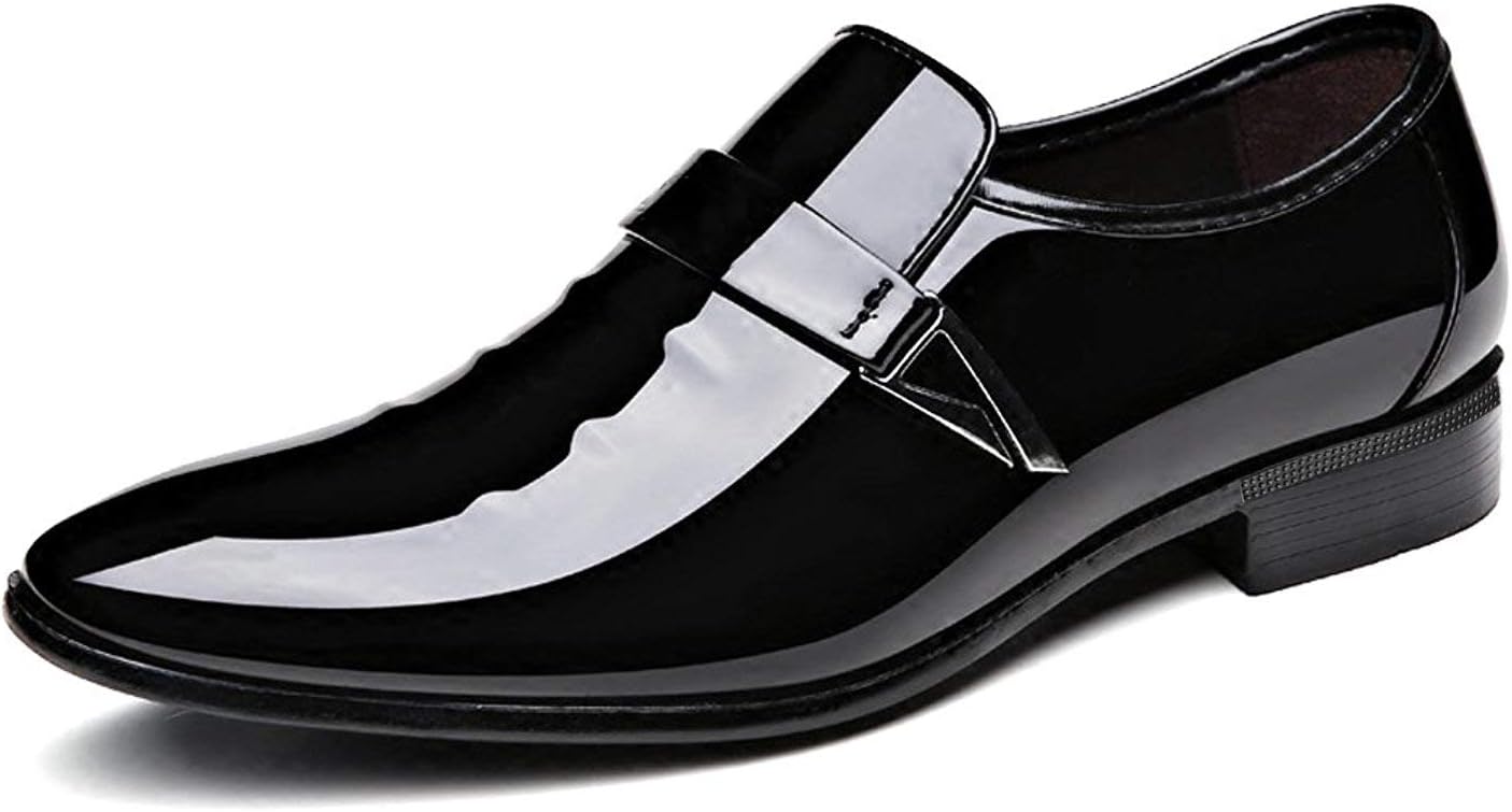 Schwarzer Lackleder-Herrenschuh, eleganter Business-Look, formeller Anzugschuh, glänzend.