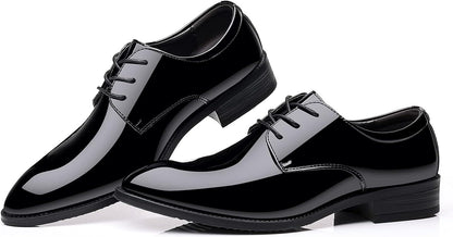 Schwarze Herren-Lacklederschuhe, formell, Schnürung, elegantes Design.