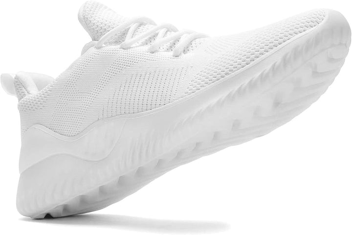 Weiße Sportschuhe aus Mesh mit rutschfester Sohle, ideal für Laufen und Fitness.
