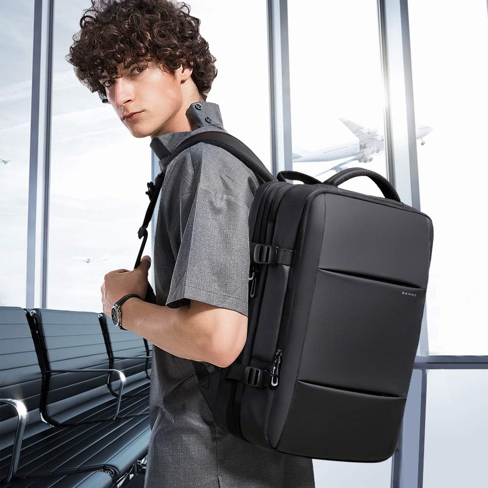 Rozšiřitelný vodotěsný cestovní batoh 26–45 l s přihrádkou na notebook a možností přeměny na duffle tašku.