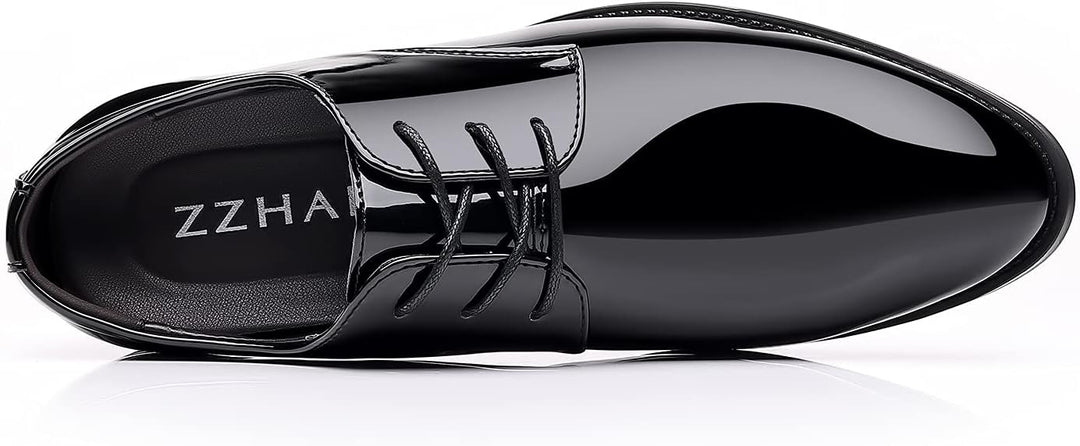 Schwarzer Herren-Lacklederschuh, elegantes Design, Schnürung, formelle Anlässe.