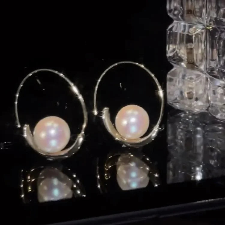 Silberne Ohrringe mit Perlen, elegantes Design, Schmuck für Damen, luxuriös, modisch.