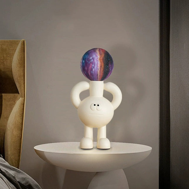Hravá stolní lampa s skleněnou koulí - Glombra