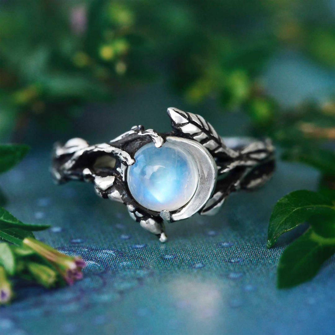 Silberring mit Mondstein, Blattdesign, handgefertigt, Schmuck, Naturmotiv, Damenring.