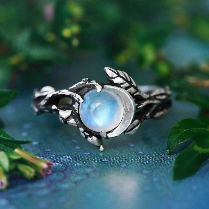 Silberring mit Mondstein, Blattdesign, handgefertigt, Schmuck, Naturmotiv, Damenring.
