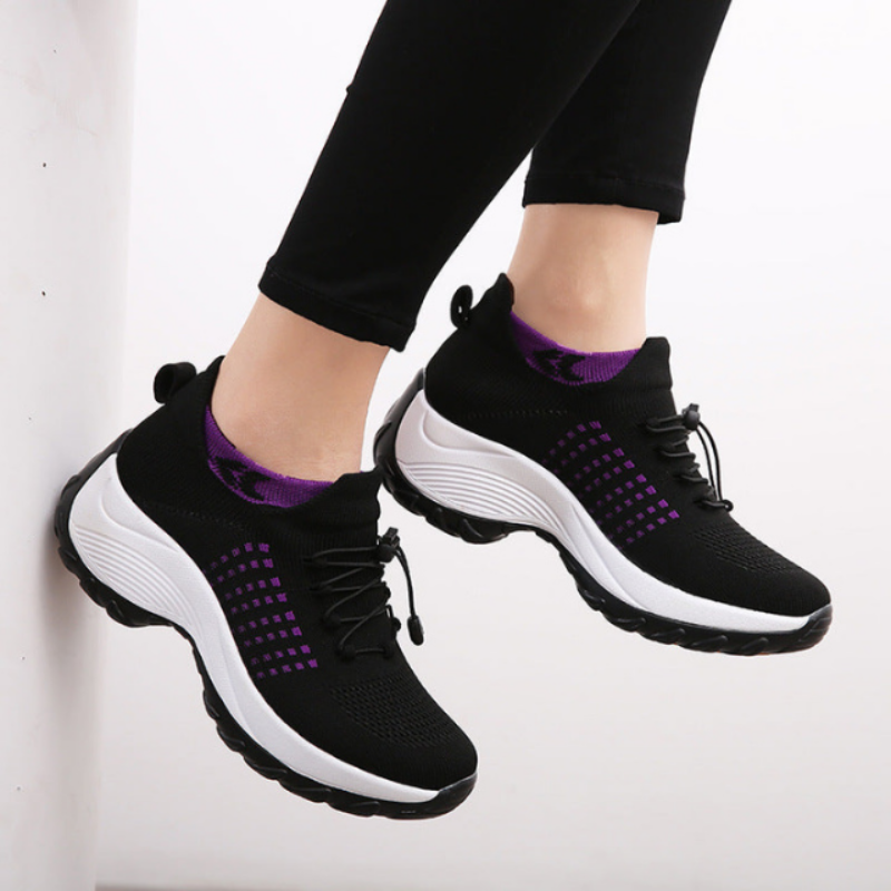 Schwarze Damen-Sneaker mit lila Akzenten, atmungsaktiv, rutschfeste Sohle, sportlich.