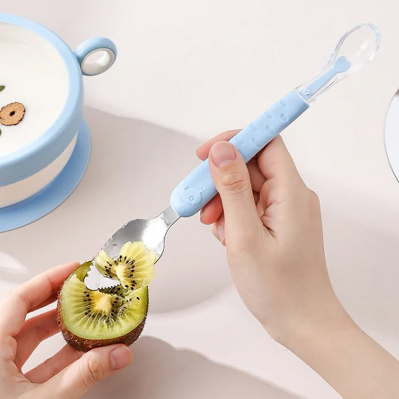 Baby-Löffel mit blauem Griff, transparentem Kopf, geeignet für Kiwi, BPA-frei, ergonomisch.