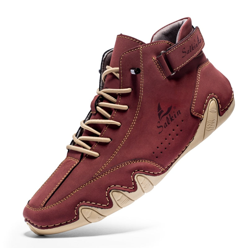 Roter Herren-Sneaker aus Leder, beige Sohle, Schnürsenkel, modisch, bequem, Salekin-Design.