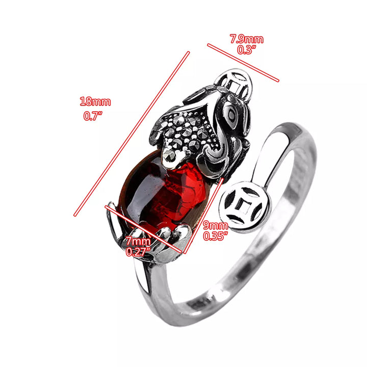 Silberring mit rotem Edelstein, Drachenmotiv, detaillierte Maße, Schmuckdesign, Unisex.
