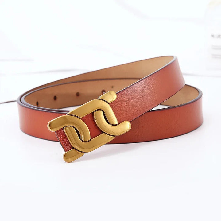 Brauner Ledergürtel mit goldener Schnalle, modisches Accessoire, Damenmode, elegant.