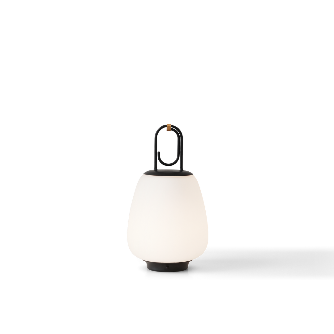 Moderne tragbare LED-Lampe, weiß, mit schwarzem Griff, für Innen- und Außenbeleuchtung.