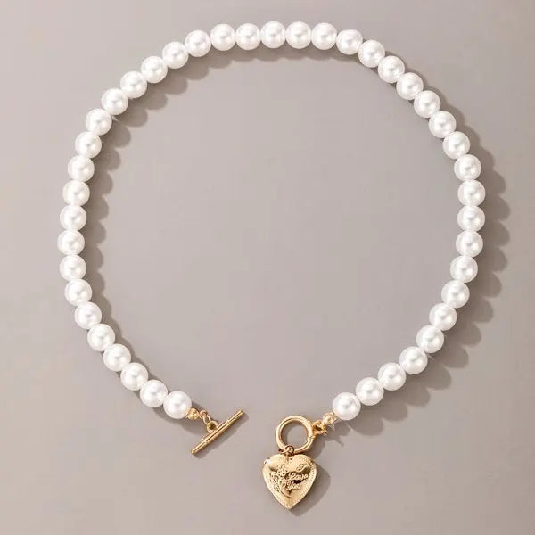Perlenkette mit Herzanhänger, weiß, gold, Schmuck, Damen, elegant, modisch, Accessoire
