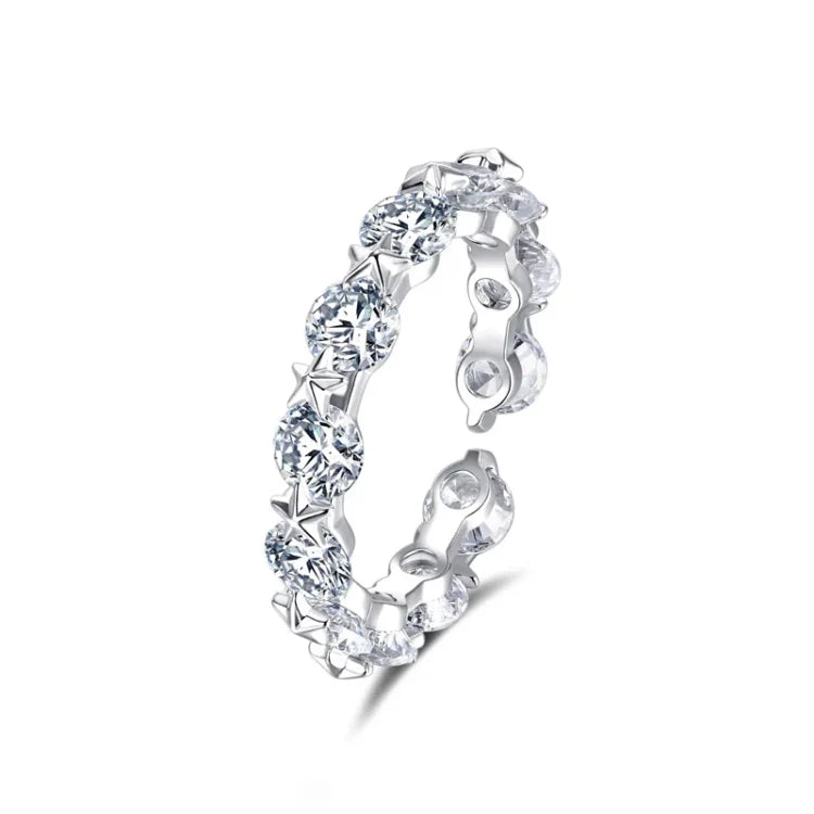 Silberner Diamantring, Ewigkeitsring, funkelnde Zirkonia, eleganter Schmuck, Geschenkidee.
