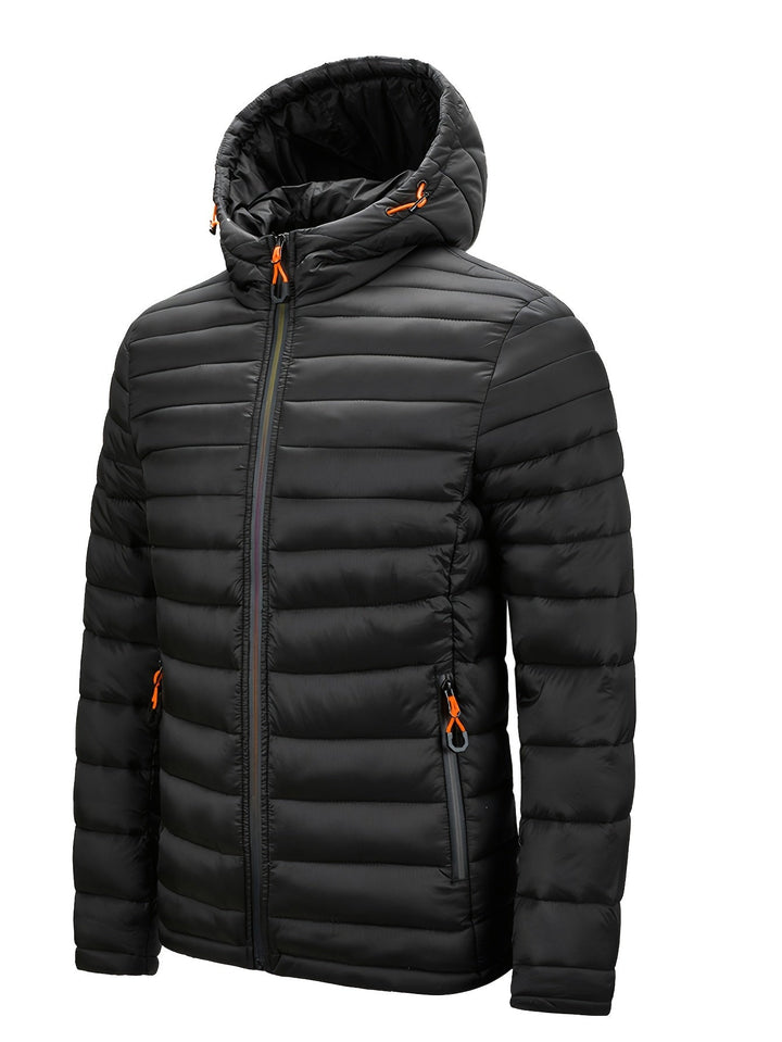 Schwarze Daunenjacke mit Kapuze, Reißverschluss, orange Details, warm, wintertauglich.
