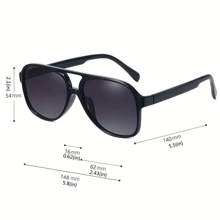 Schwarze Sonnenbrille, UV-Schutz, rechteckig, Maße in mm, modisches Accessoire.