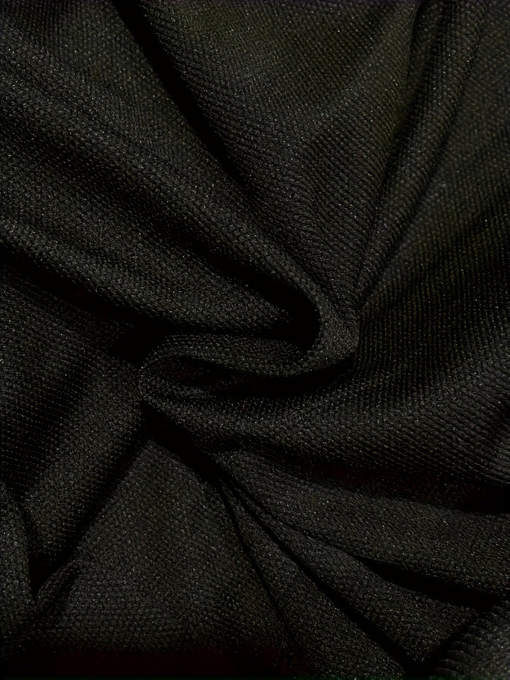 Schwarzer Baumwollstoff, Nahaufnahme, Textur, weicher Stoff, hochwertiges Material, Faltenwurf.