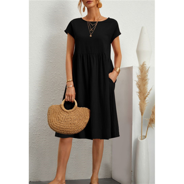 Schwarzes Damenkleid aus Baumwolle, A-Linie, kurzärmelig, mit Strohtasche, Boho-Stil.
