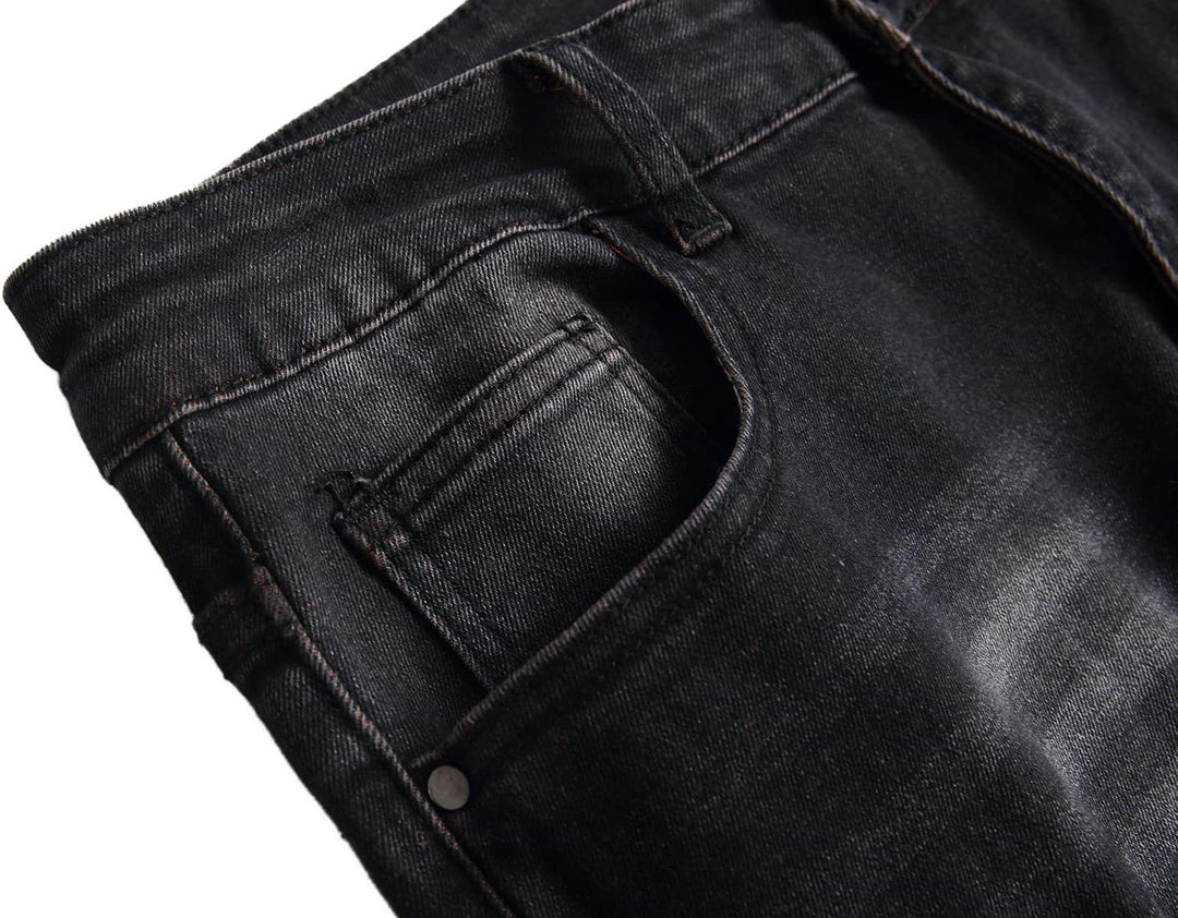 Schwarze Jeanshose aus Denim, Nahaufnahme, modisch, robust, klassisches Design.