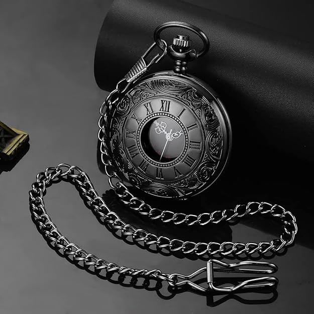 Antike Taschenuhr aus schwarzem Metall mit Kette, römischen Ziffern, Vintage-Design.