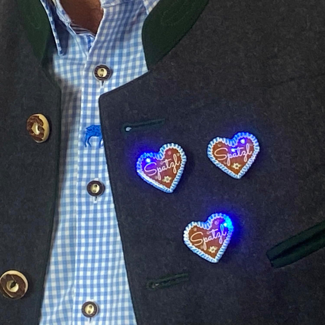 LED pin perníkové srdce (balení 4 ks) – HerzGaudi Oktoberfest 2026