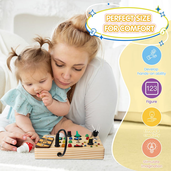 Mutter und Kind mit Montessori-Spielzeug aus Holz, Lernspielzeug, pädagogisch, bunt.