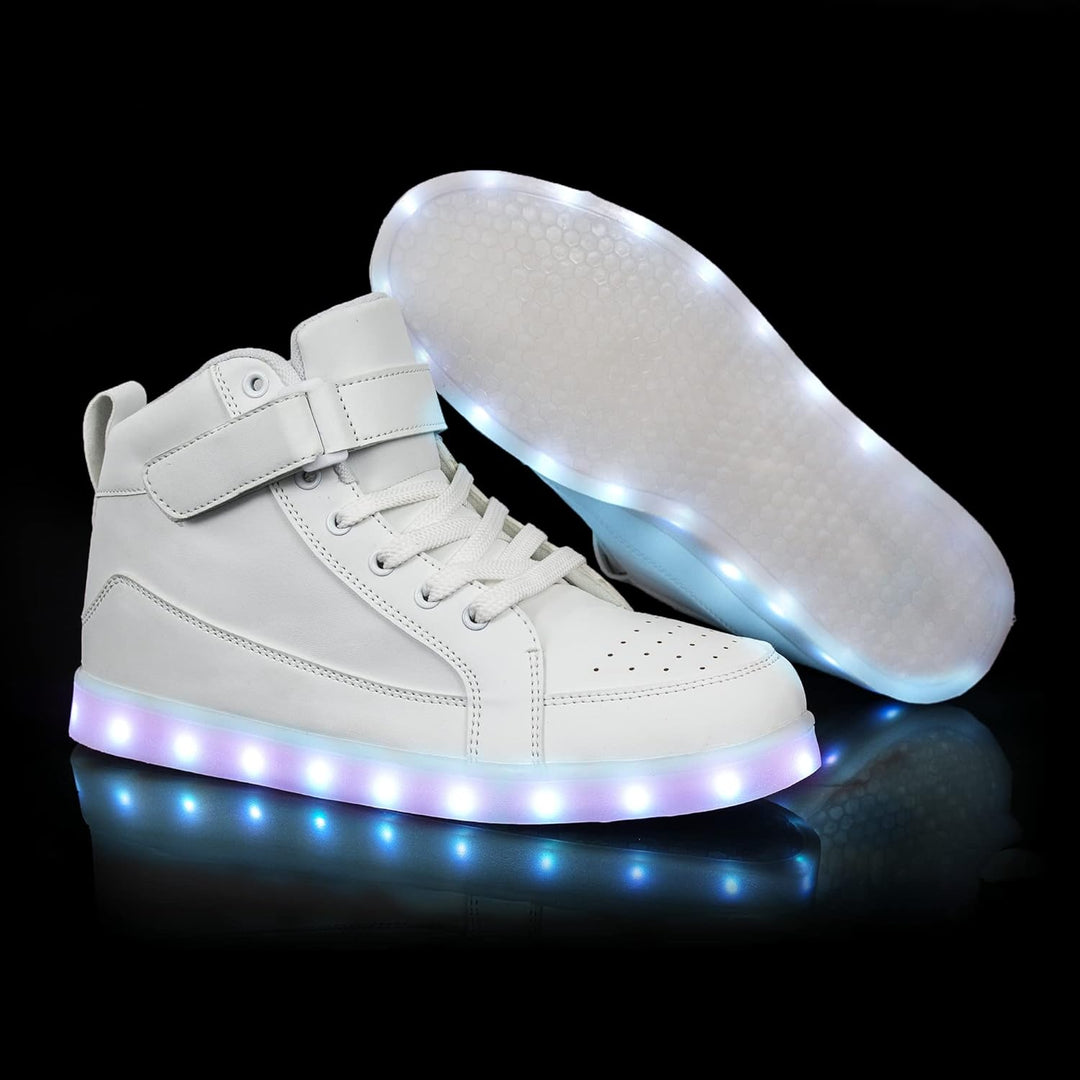 Weiße LED-Sneaker mit leuchtender Sohle, High-Top-Design, modische Schuhe für Kinder.