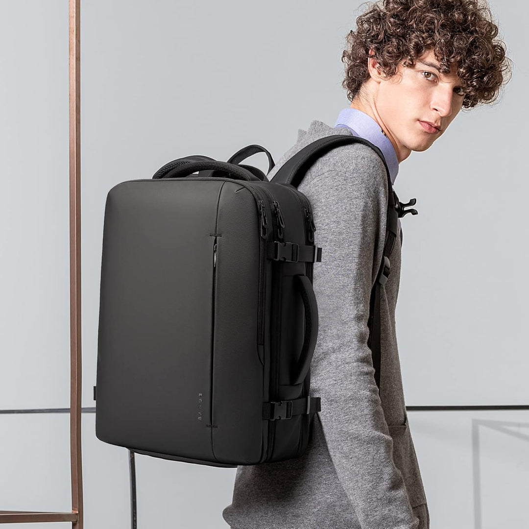 Rozšiřitelný vodotěsný cestovní batoh 26–45 l s přihrádkou na notebook a možností přeměny na duffle tašku.