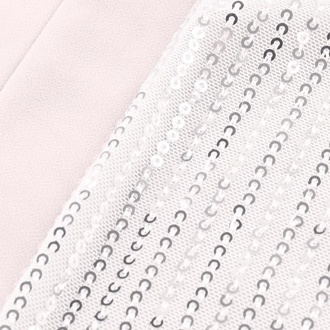 Paillettenstoff in Weiß und Silber, glänzend, für elegante Abendmode und Dekoration.