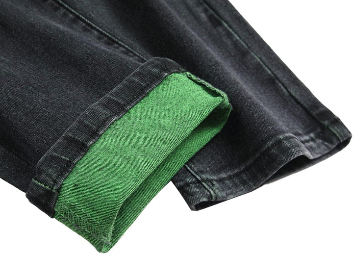 Schwarze Jeans mit grünem Umschlag, Denim, modisch, lässig, Detailansicht.