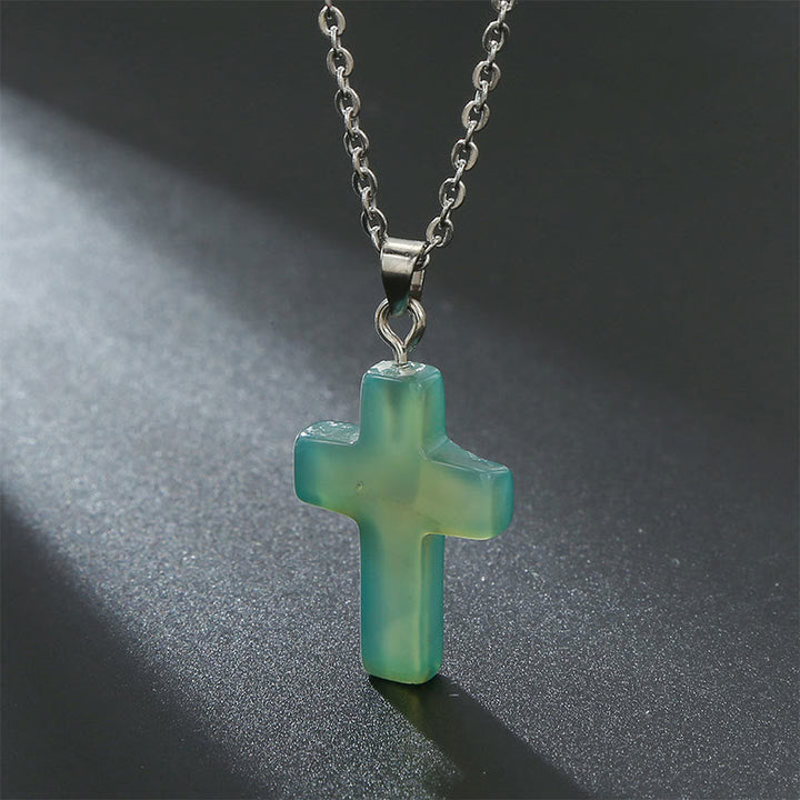 Opal Kreuzanhänger Halskette, blau-grün, Edelstahlkette, modisches Schmuckstück.
