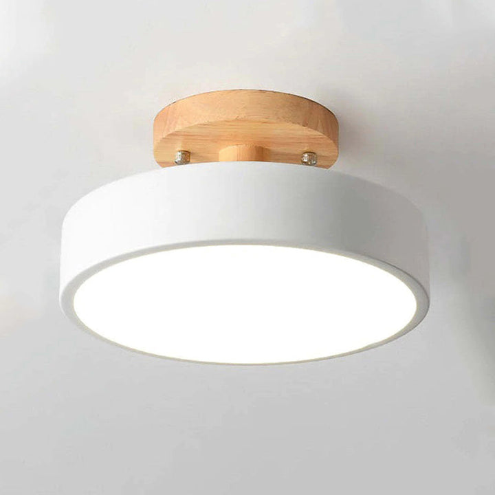 Moderne Deckenleuchte, rund, weiß, Holzdetails, LED, energiesparend, für Wohnzimmer.