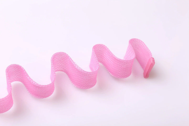 Rosa gewelltes Haarband aus Netzstoff, modisches Accessoire für Damen, elastisch und stilvoll.