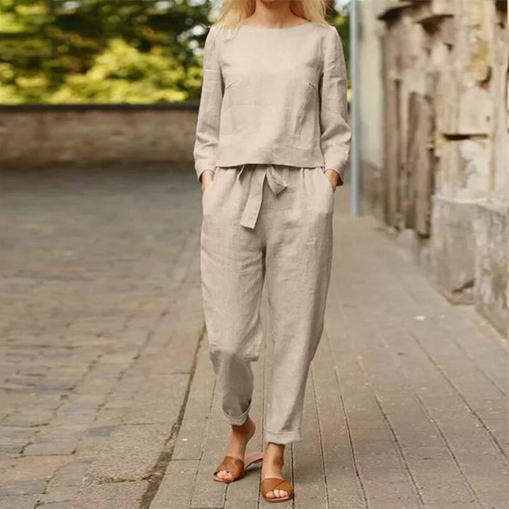 Dvojdílný dámský podzimní outfit s kulatým výstřihem tričko a kalhoty s elastickým páskem – Nia