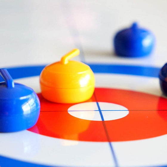 Mini-bordcurling hra pro domácnost s klouzavými kameny a magnetickými tyčemi