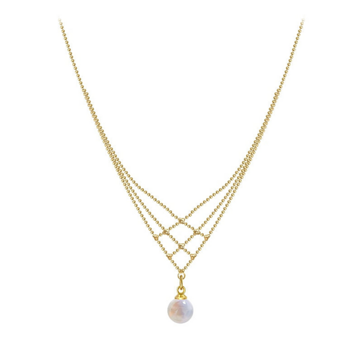 Goldene Halskette mit Perlenanhänger, elegantes Schmuckdesign, Damenaccessoire.